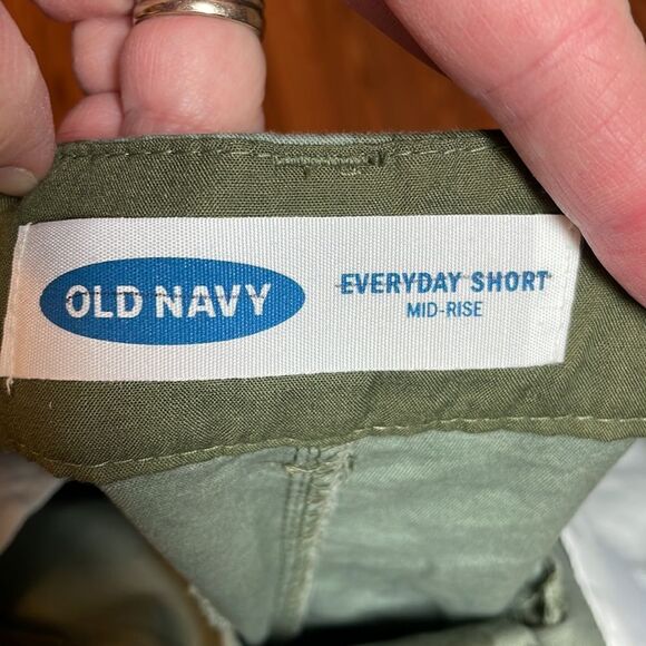 Old Navy Camo Everyday Short, mid-rise, camouflage, 18 - Picture 3 of 5